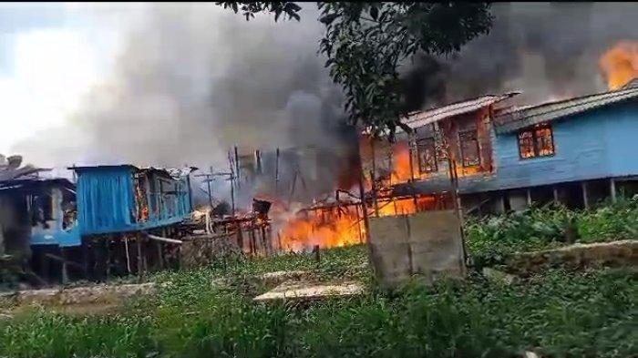 Update Kebakaran di Desa Sinar Bulan Satui Tanahbumbu, Hanguskan Dua Buah Rumah dan Mobil