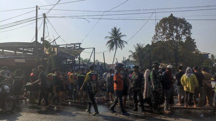 Kebakaran Gegerkan Desa Kandang Halang Hulu Sungai Utara, Api Menyala di Permukiman