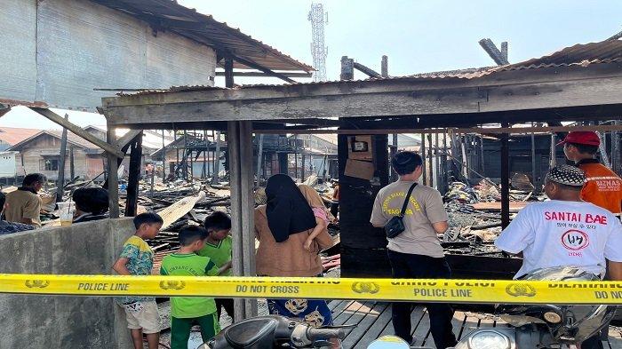 10 Rumah Hangus Terbakar di Pemurus Dalam, Warga Terpaksa Ngungsi di Musala