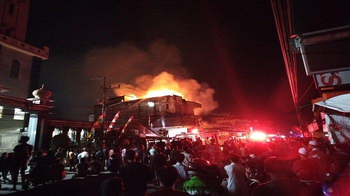Dua Jam Api di Desa Bersujud Tanahbumbu Baru Bisa Dipadamkan, 10 Toko Hangus Terbakar