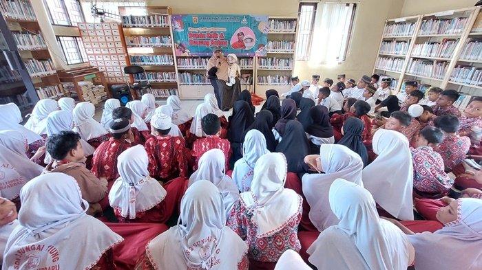 Promosikan Perpustakaan Percontohan Cempaka, Darpusda Banjarbaru Ajak Siswa SD Story Telling