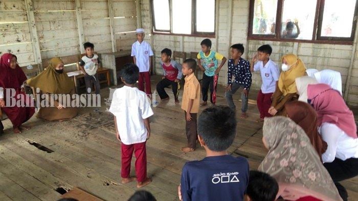 Ruang Kelas SDN 3 Sungai Buluh Kabupaten HST Sering Terendam, Murid Belajar Secara Lesehan