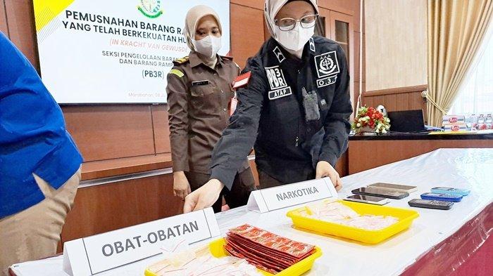 Kejaksaan Negeri Batola Musnahkan Barang Rampasan