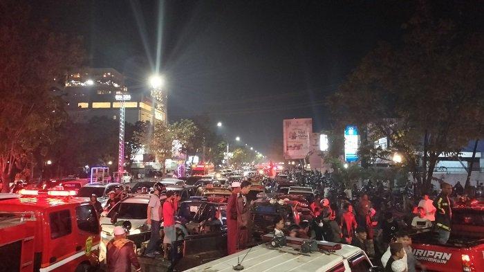 Mobil Damkar Penuhi Jalan di Bumi Mas Raya, Jalan A Yani Km 4,5 Banjarmasin Macet Total