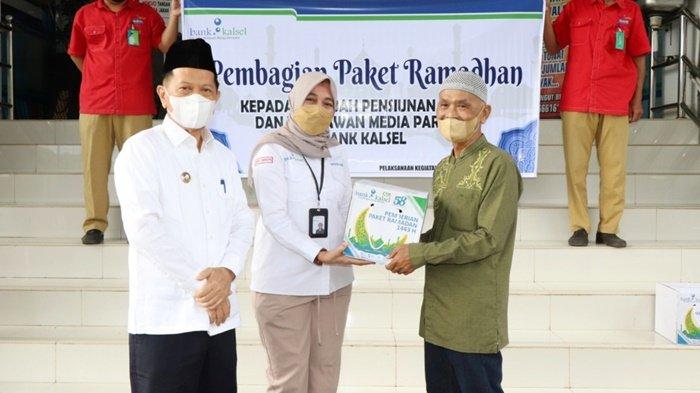 Nasabah dan Pensiunan ASN di Kabupaten Tapin Dapat Paket Lebaran dari Bank Kalsel