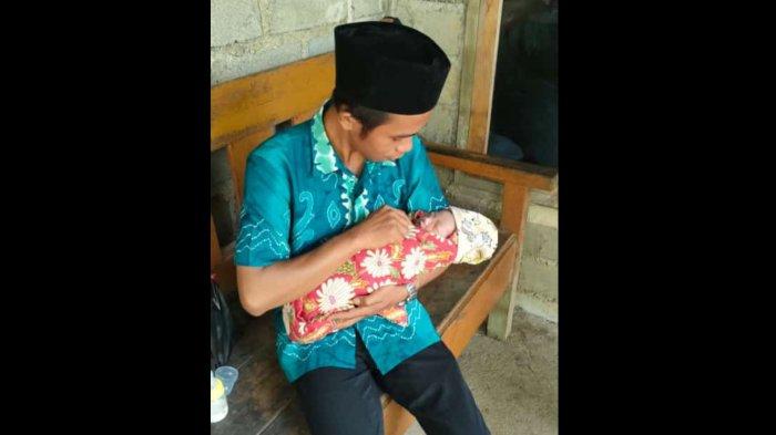 Bayi Perempuan Ditemukan di Kebun Desa Masingai II Upau Tabalong, Kades Bakal Adopsi