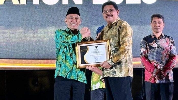 Tingkatkan Akses Keterbukaan Informasi, Gubernur Kalsel Raih Penghargaan Daerah Menuju Informatif