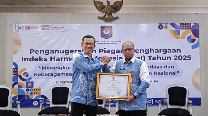 Kepala Kesbangpol Banjarbaru dan Asisten Pemerintahan dan Kesra Banjarbaru 2