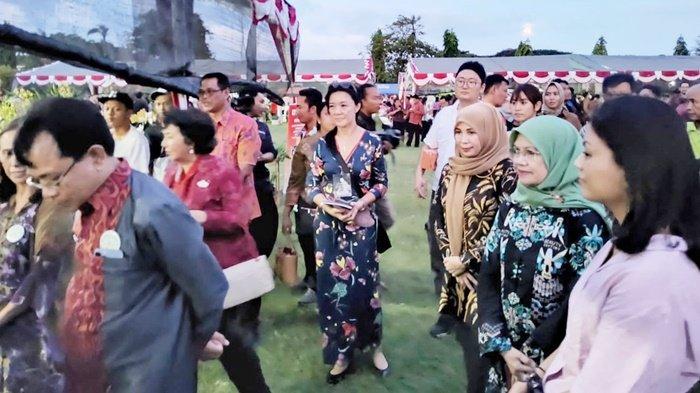 Memperkenalkan Anggrek Bulan Khas Halong Kabupaten Balangan di Ajang Internasional - Ketua-DPC-PAI-Balangan-Sri-Huriyati-Festival-Anggrek-KemBali-Internasional-4-14-Mei-2023.jpg