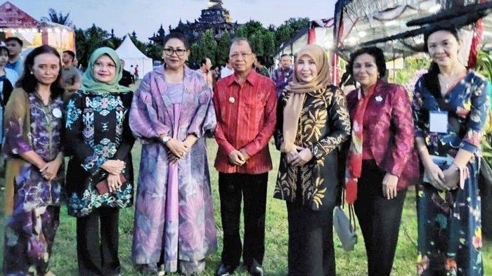 Memperkenalkan Anggrek Bulan Khas Halong Kabupaten Balangan di Ajang Internasional - Ketua-DPC-PAI-Kabupaten-Balangan-Sri-Huriyati-Hadi-di-bali-pada-4-14-Mei-2023.jpg