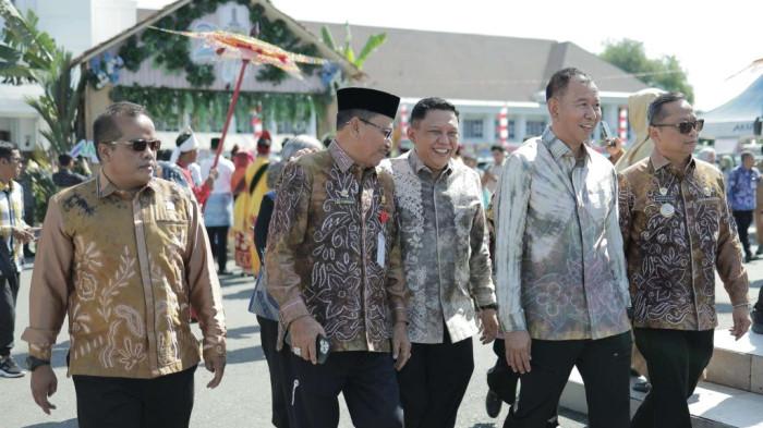 Ketua DPRD Provinsi Kalimantan Selatan, Supian HK, turut menghadiri perayaan Hari Ulang Tahun ke-27 Kota Banjarbaru yang digelar pada Senin (20/4/2026).
 