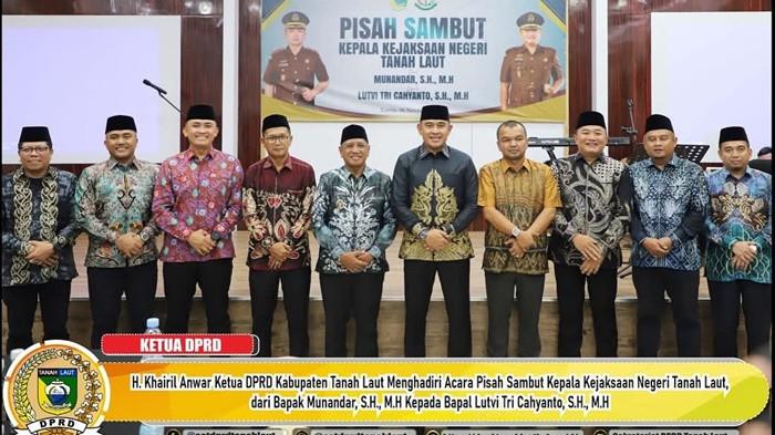  Ketua DPRD Tanahlaut H Khairil Anwar bersama Bupati H Rahmat Trianto kompak