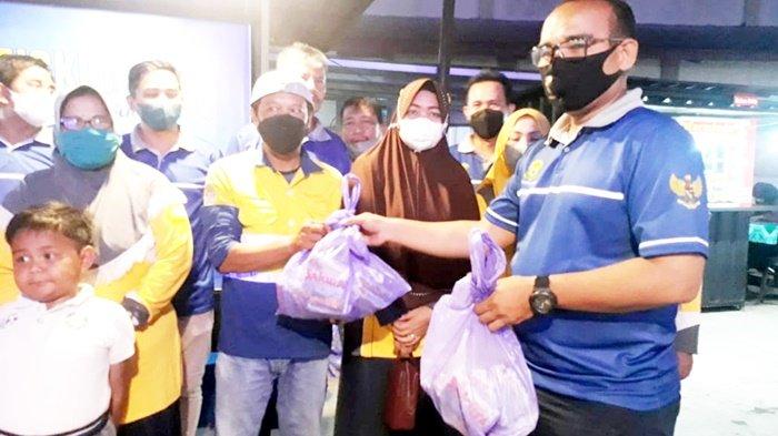 Sambut Ramadhan 2022, Pengurus PBSI Kabupaten Kotabaru Bagikan Paket Sembako