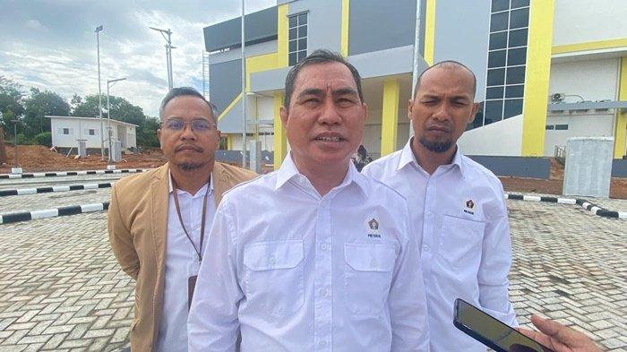 Ketua PWI Kalsel Tinjau Gelora Paman Birin Rencana Lokasi Pembukaan Porwanas XIV