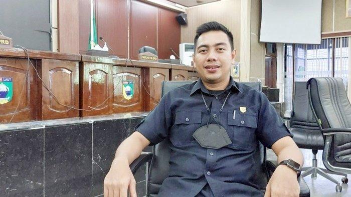 Pansus Dewan Kaji Subtansi Raperda Penyelenggaraan Perizinan dengan Raperda Ini