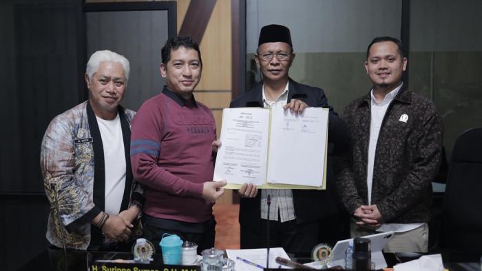 Komisi II DPRD Kalsel merampungkan pembahasan Raperda tentang Penyelenggaraan Perdagangan 01