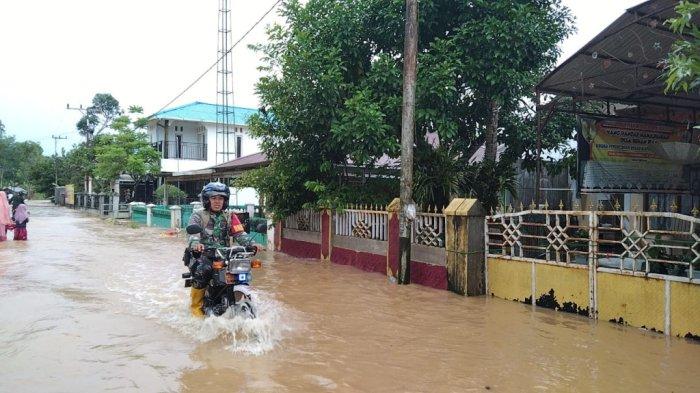 Banjir di Kalsel - Hujan di Pegunungan Meratus HST Tingkatkan Debit Air Sungai Barabai hingga Meluap