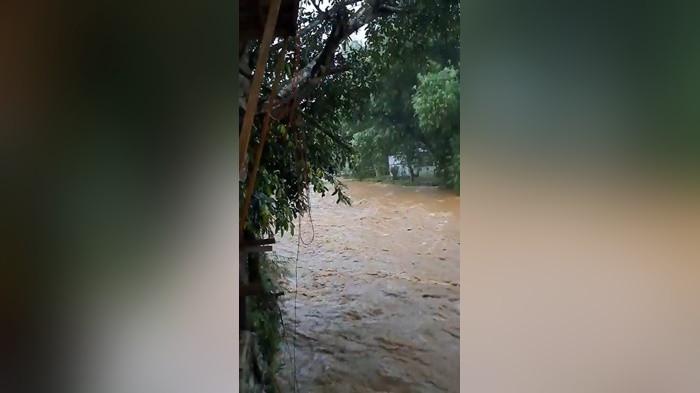 HSS Diguyur Hujan, Debit Sungai Loksado Naik 2 Meter