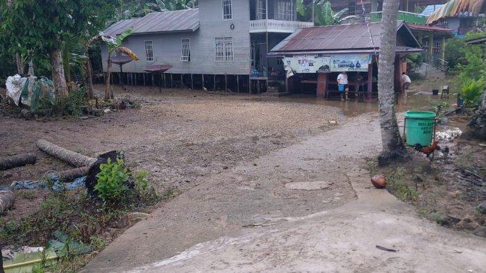 Banjir Desa Halong dan Nawin Kecamatan Haruai Tabalong Surut, Warga Sudah Bersihkan Rumah