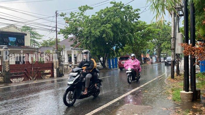 Info Cuaca Ekstrem BMKG 18 Oktober 2023, Kalsel Hujan Petir, Lampung dan Kalbar Waspada