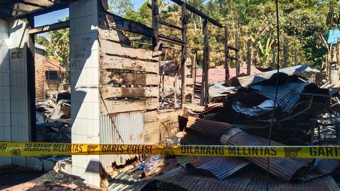 BREAKING NEWS : Kebakaran di HST, Api Ludeskan Enam Unit Rumah di Desa Kayu Bawang