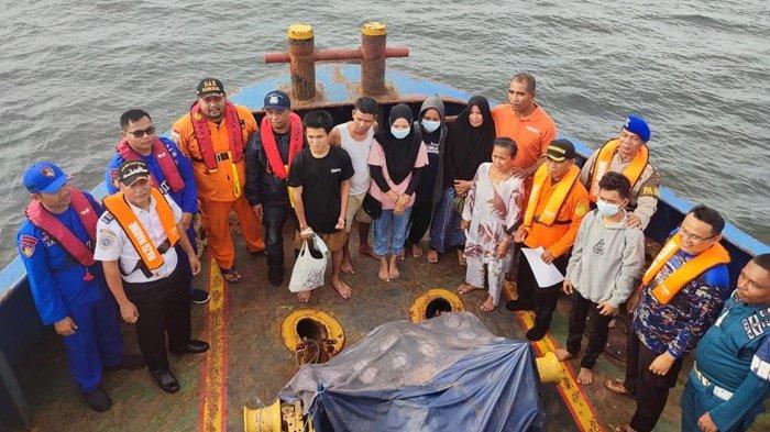21 Penumpang KM Ladang Pertiwi Masih Dilakukan Pencarian, Posko Basarnas di Pelabuhan Paotere