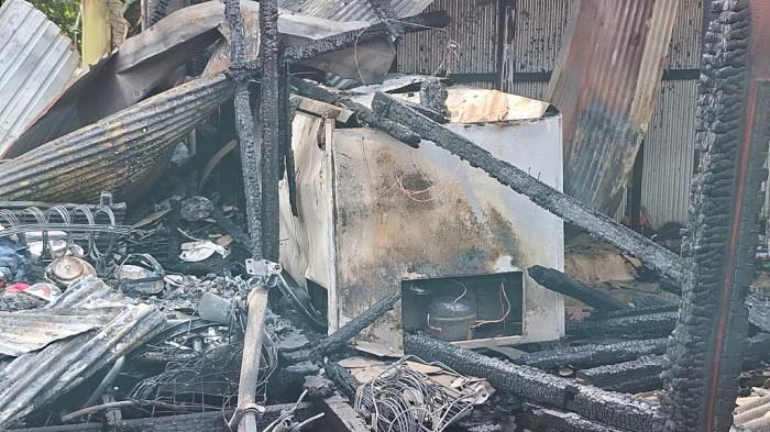 Penampakan Freezer Baru Seharga Rp80Juta Milik Warga Pelaihari Tanahlaut Kalsel yang Hangus Terbakar