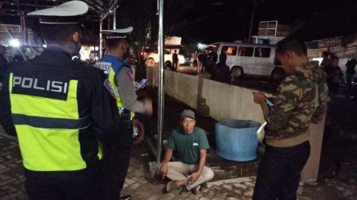 Kecelakaan di Kalsel, Rem Blong, Satu Unit Minibus Menabrak Rumah Warga di Tapin