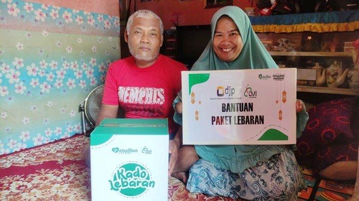 Pengurus LMI dan DJP Kalselteng Salurkan Kado Idul Fitri 2023 ke Warga Disabilitas di Banjarmasin