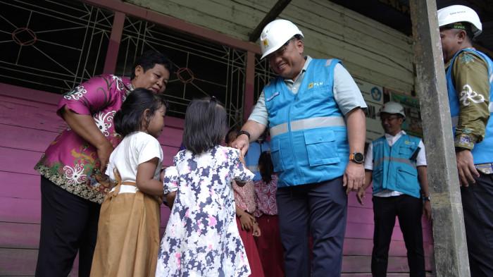 Listrik bukan hanya soal terang, tetapi sebuah cahaya harapan, memberikan kesempatan