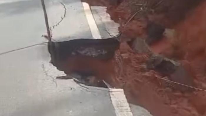 Longsor di Jalan Penghubung Banjarbaru-Batulicin Dipasangi Pita Pengaman