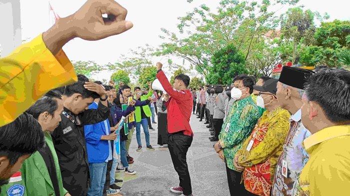 Gelar Unjuk Rasa di Pemprov Kalsel, Mahasiswa Kembali Gagal Bertemu Gubernur