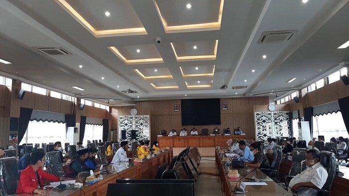 Datangi DPRD Kalsel, Mahasiswa Cipayung Plus Minta Pemprov Kalsel Bentuk BUMD Pangan