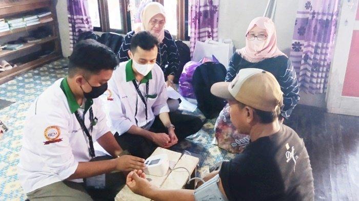 Mahasiswa Kedokteran FK ULM Melaksanakan Pengabdian kepada Masyarakat di Desa Keliling Benteng Ulu