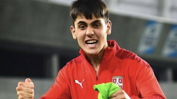 Napoli Kalahkan AC Milan, Juventus dan Manchester City Rekrut Popovic, Bek Arsenal Jadi Opsi Pioli