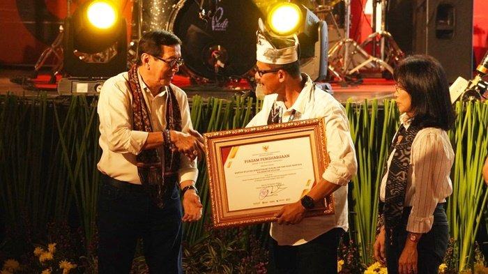 Pelayanan KI Kanwil Kemenkumham Kalsel Raih Prestasi Lagi! Kakanwil Terima Piagam dari Menkumham RI