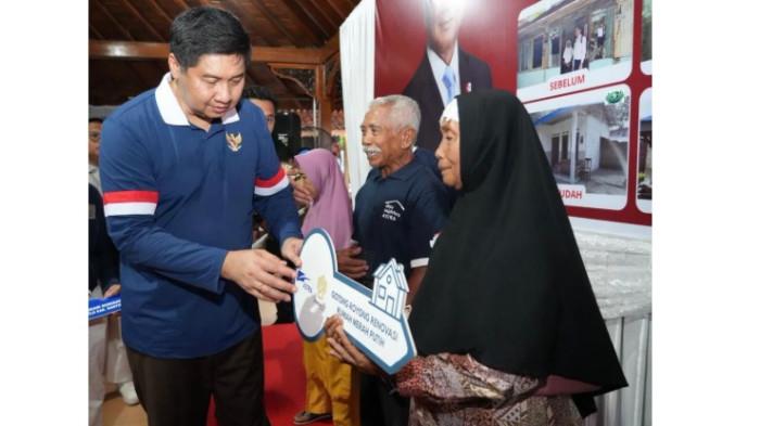 Menteri PKP Tinjau Pembangunan Rumah Layak Huni untuk Binaan Astra di Banyumas