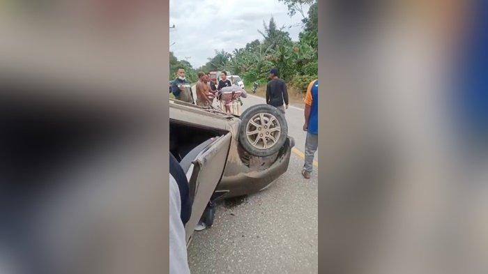 Ban Pecah, Mobil Rombongan Jemaah Haul Guru Sekumpul Asal Kaltim Kecelakaan di Tabalong