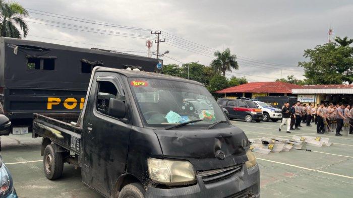 Tabrak Lari Pikap vs Sepeda Motor Depan Duta Mall, Penabrak Berhasil Diamankan Warga di Fly Over