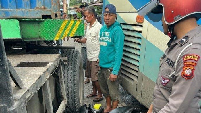 Aksi Heroik Personel Polres Kubu Raya Ganjal Bus Mogok dengan Motor Pribadi di Jembatan Kapuas II