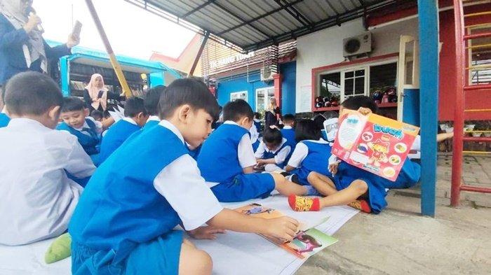 Tim Perpustakaan Keliling Dispersip Kalsel Kunjungi Sekolah PAUD Hang Tuah Banjarmasin