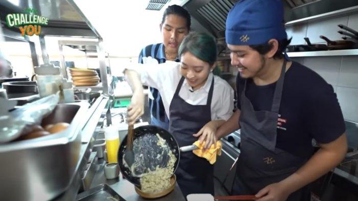 Kelakuan Natasha Wilona dan Aliando di Dapur, Ngaku Tak Pernah Potong Ayam Seumur Hidup