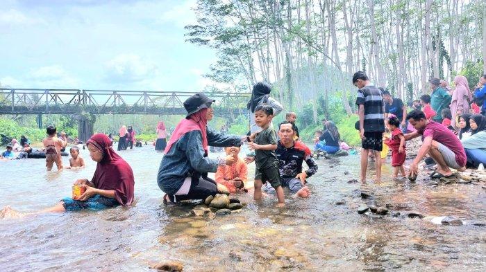 Objek Wisata Pemandian Maranting di Balangan.