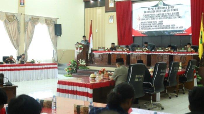 Bupati HSU Tanggapi Penyampaian Fraksi dalam Penyusunan Empat Raperda