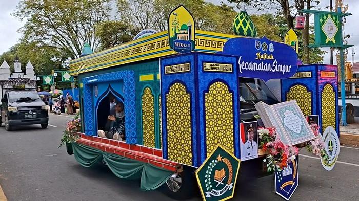 Iringan Mobil Pawai Ta’aruf MTQ ke-51 Tingkat HSS Tampilkan Berbagai Miniatur, Ada Bentuk Masjid