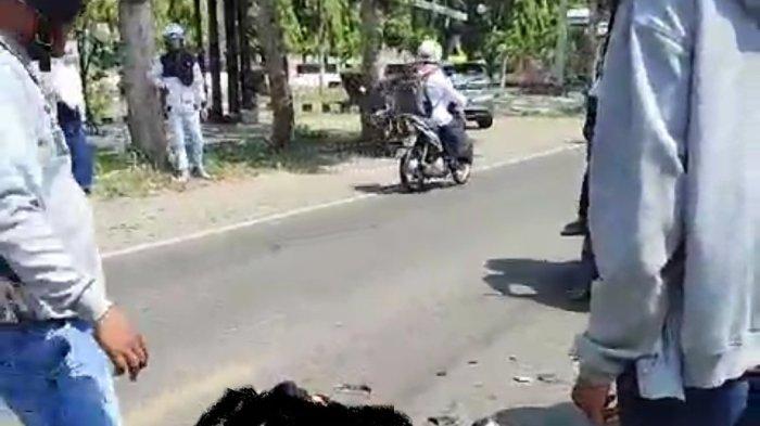 BREAKING NEWS - Kecelakaan di Dekat Makam Pahlawan Pelaihari, Perempuan Tergeletak di Aspal