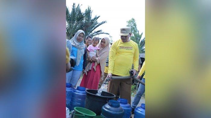 Warga 21 Desa di HSS Terdampak Kemarau Panjang, Pemkab HSS Salurkan Air Bersih