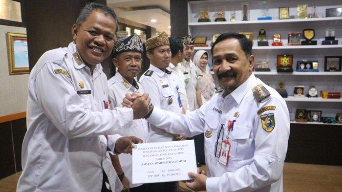 Pegawai Pemkab Tala Diingatkan Bersedekah dan Berzakat, THR Telah Cair Keseluruhan
