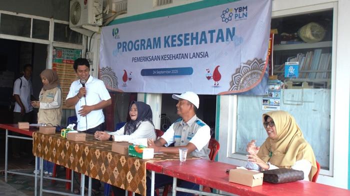 Peduli Kesehatan Lansia, PLN Kalselteng Gelar Medical Check Up Gratis dan Bagikan Sembako