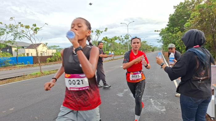 Para Runners 10K Honda Trio Run 2025 Ambil Air di Kilometer 7, Tersisa 3 Km Menuju Garis Finish